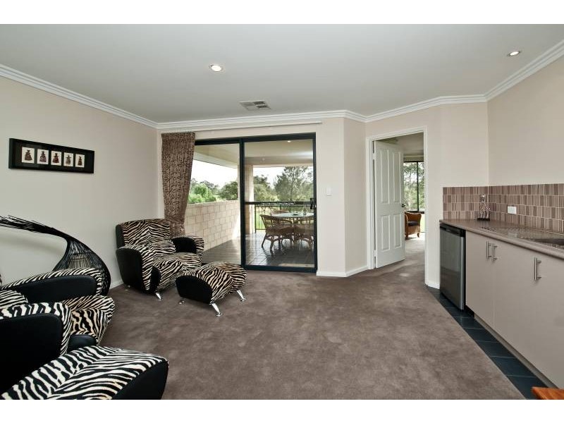 21 Januk Turn, South Guildford WA 6055