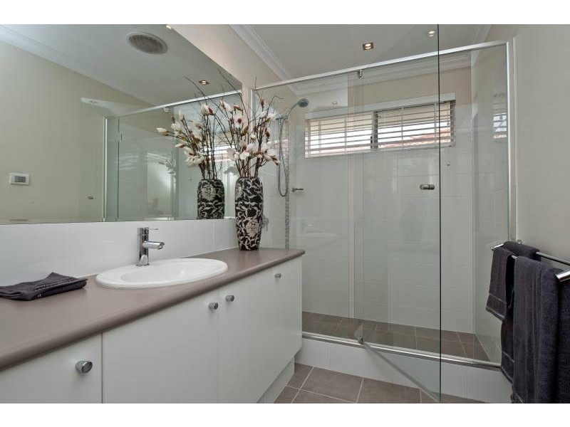 16 Safford Avenue, Aveley WA 6069