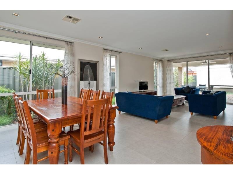 16 Safford Avenue, Aveley WA 6069