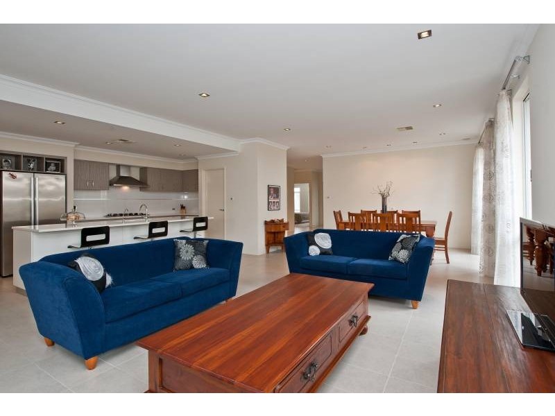 16 Safford Avenue, Aveley WA 6069