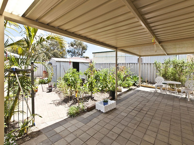 4 Kurrat Elbow, South Guildford WA 6055