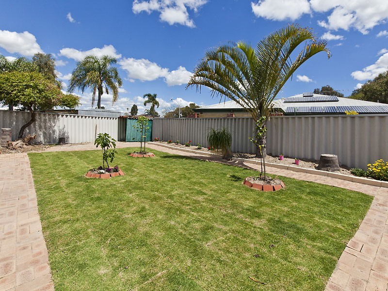 4 Kurrat Elbow, South Guildford WA 6055