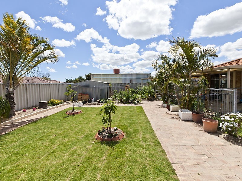 4 Kurrat Elbow, South Guildford WA 6055