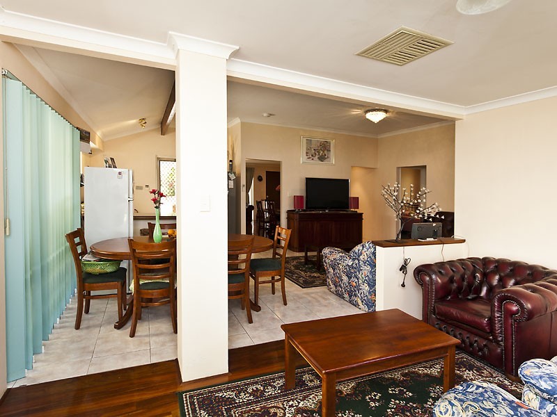 4 Kurrat Elbow, South Guildford WA 6055