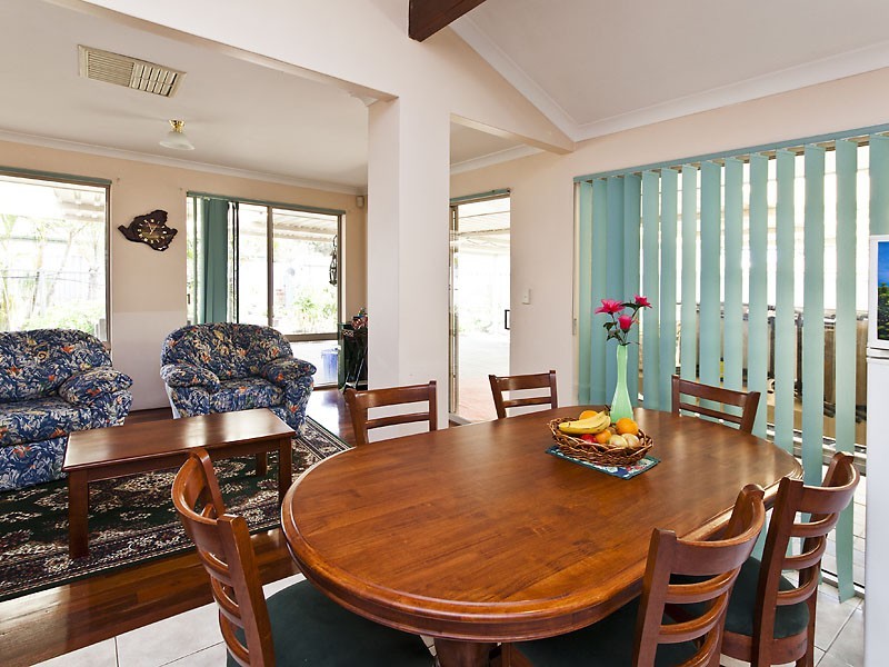 4 Kurrat Elbow, South Guildford WA 6055