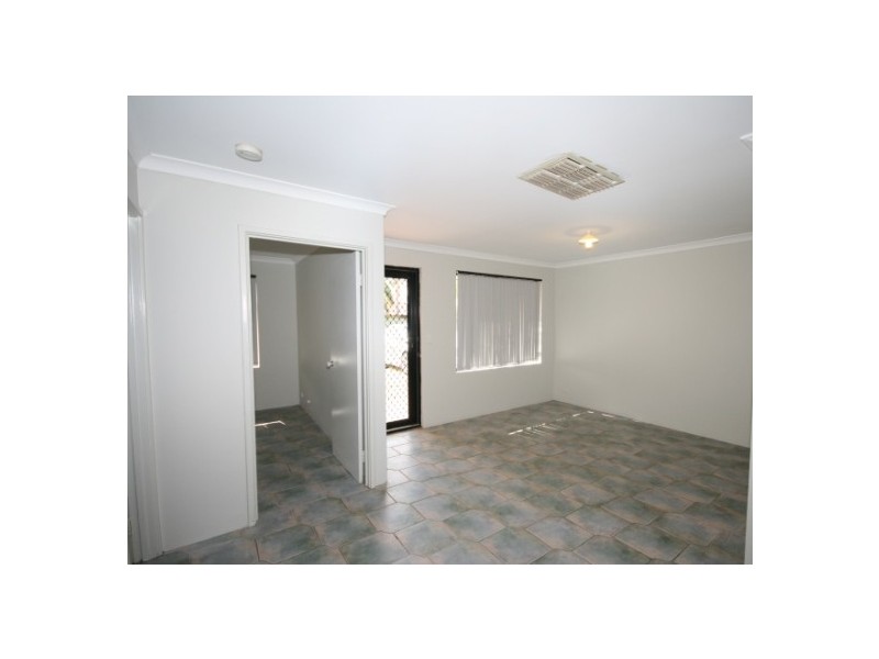 11 Nooyan Close, South Guildford WA 6055