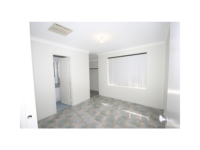 11 Nooyan Close, South Guildford WA 6055