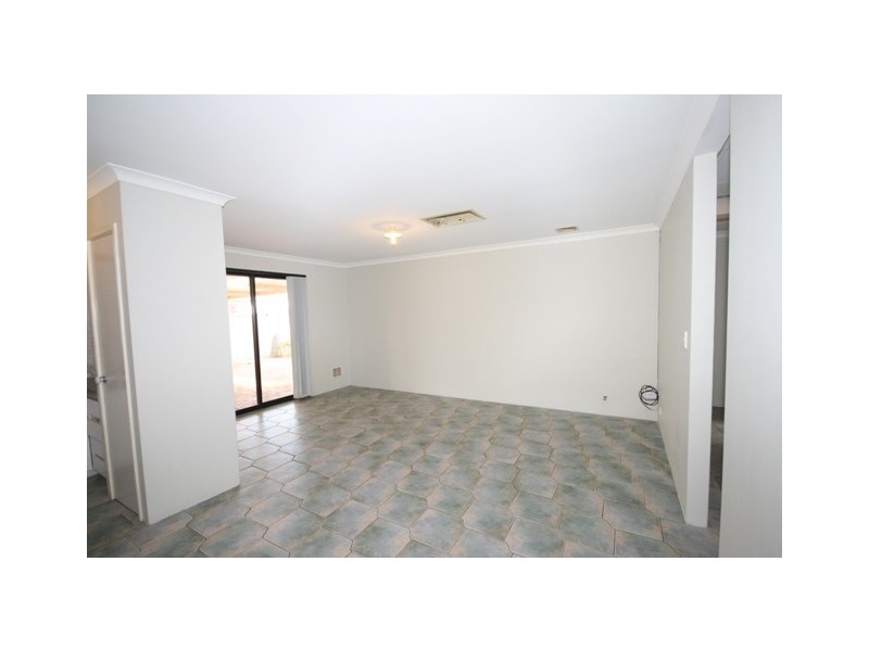 11 Nooyan Close, South Guildford WA 6055