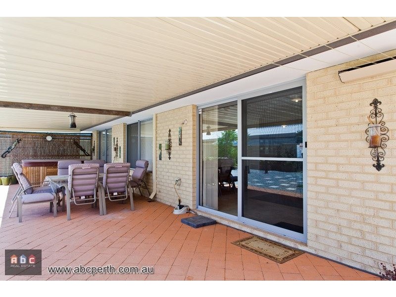 11 Yonga Way, South Guildford WA 6055
