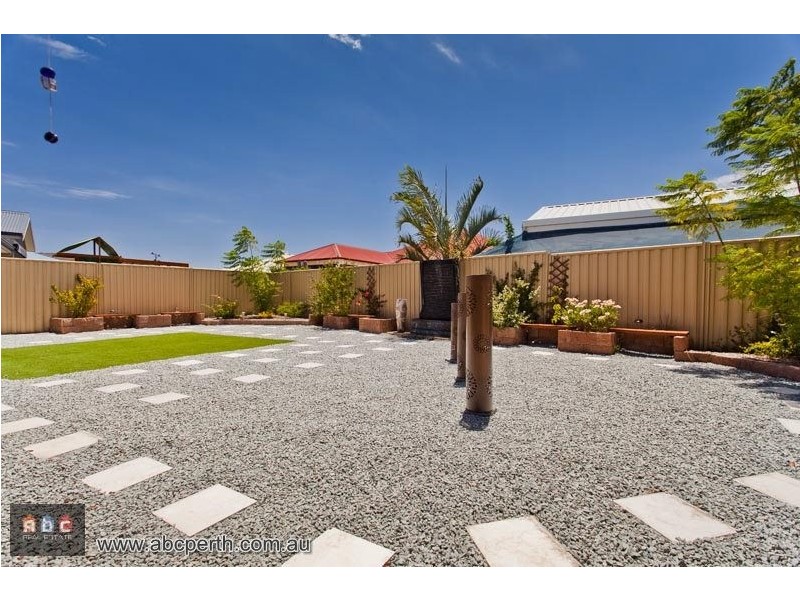 11 Yonga Way, South Guildford WA 6055