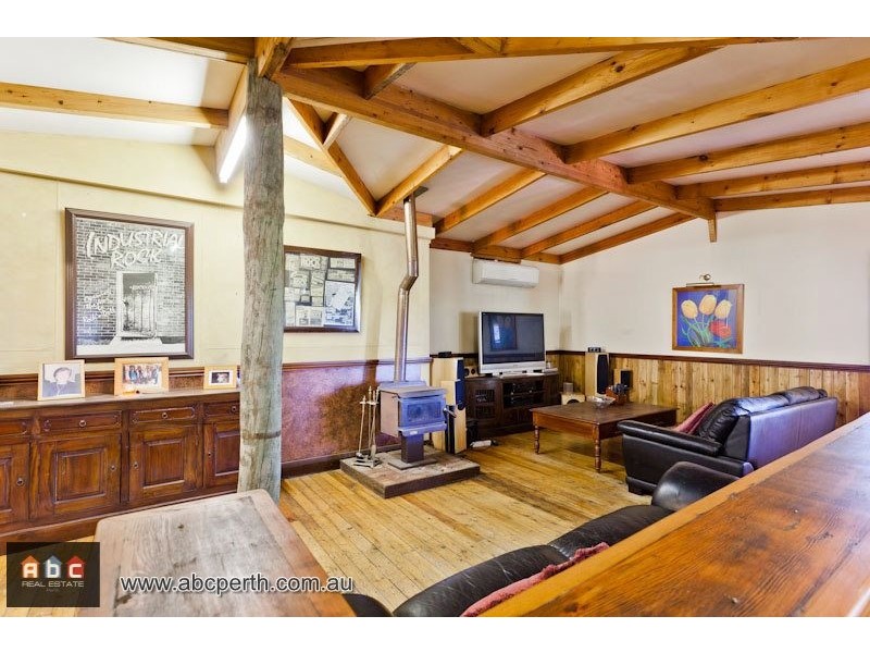 4 Davis Road, Helena Valley WA 6056