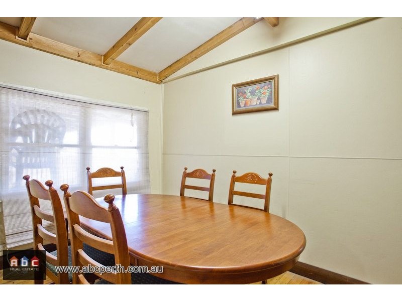 4 Davis Road, Helena Valley WA 6056