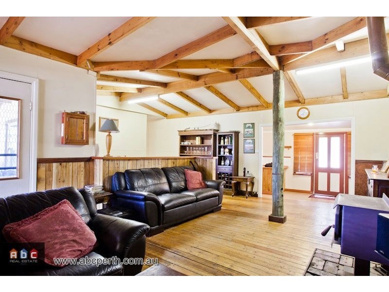 4 Davis Road, Helena Valley WA 6056