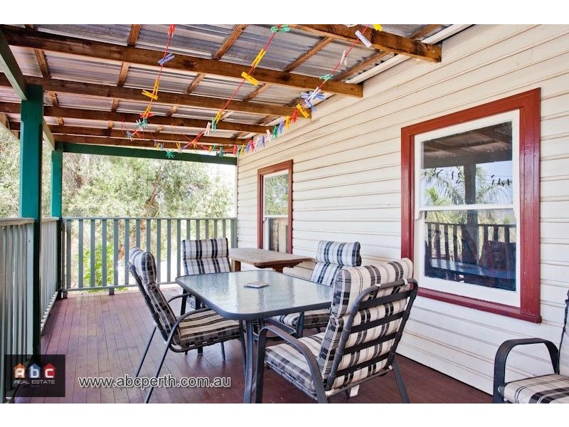 4 Davis Road, Helena Valley WA 6056