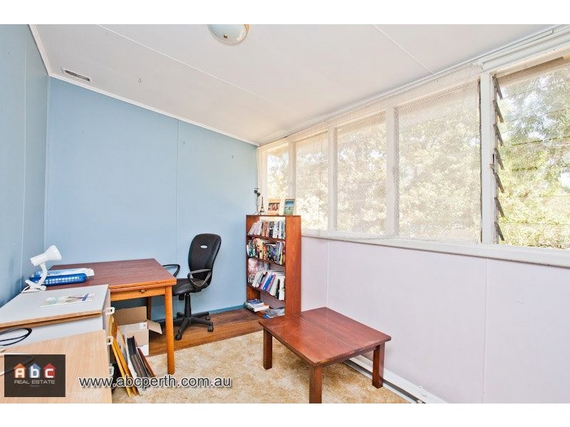 4 Davis Road, Helena Valley WA 6056