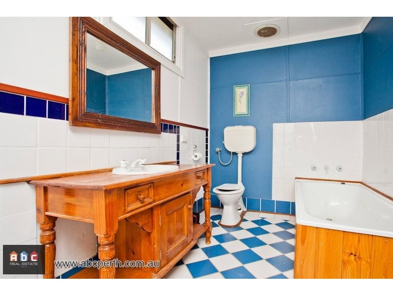 4 Davis Road, Helena Valley WA 6056