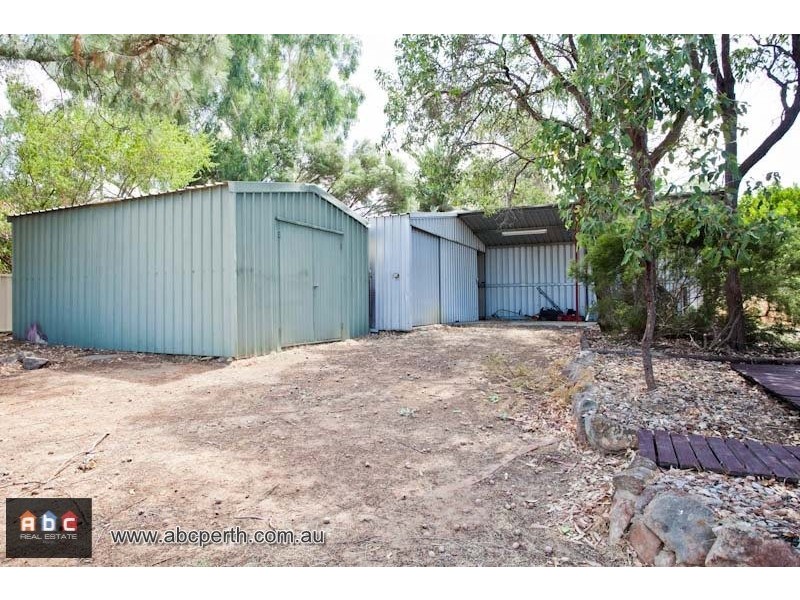 4 Davis Road, Helena Valley WA 6056