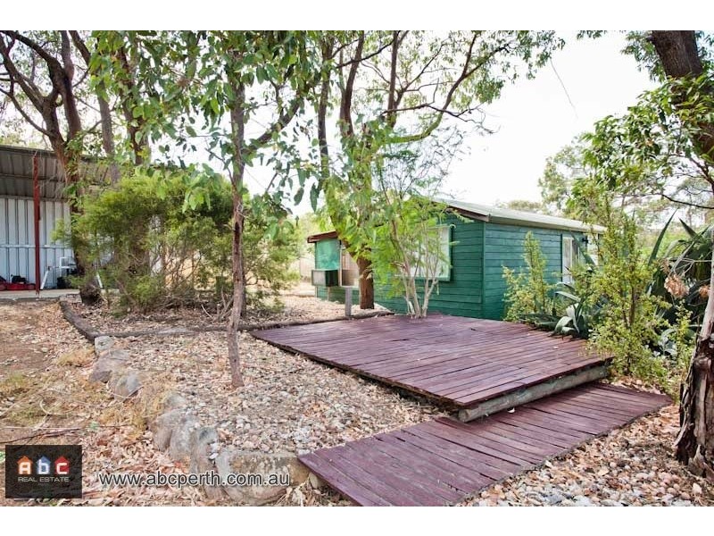 4 Davis Road, Helena Valley WA 6056