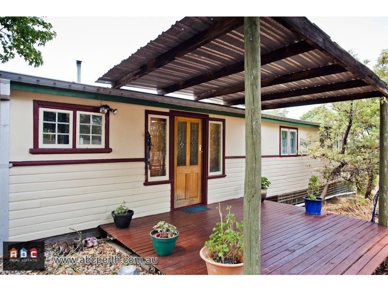 4 Davis Road, Helena Valley WA 6056