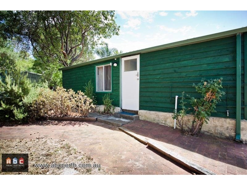 4 Davis Road, Helena Valley WA 6056