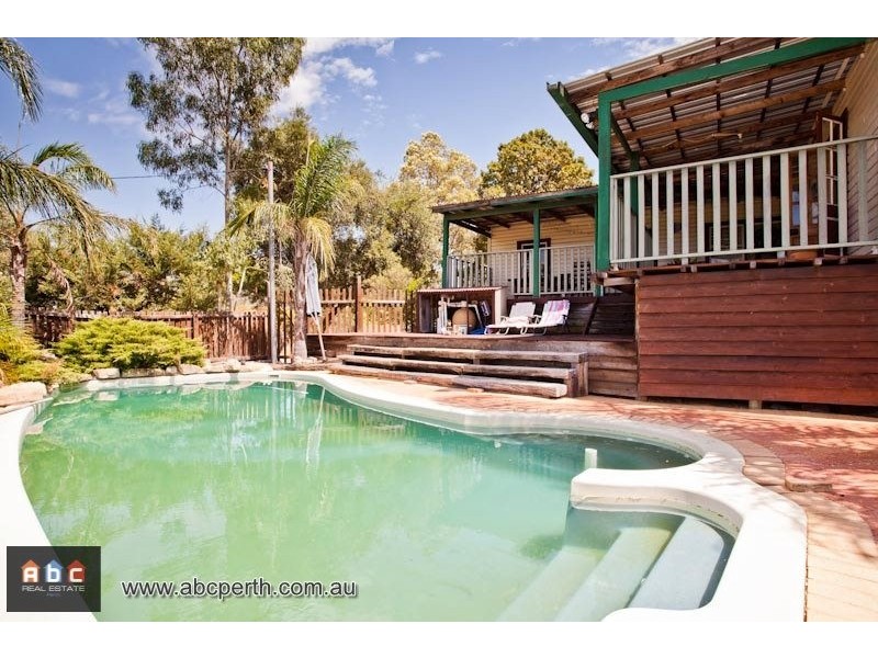 4 Davis Road, Helena Valley WA 6056
