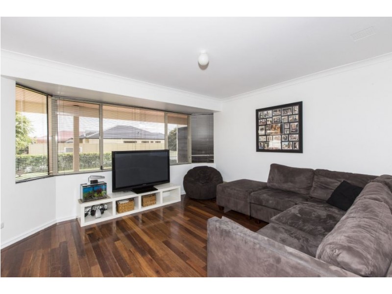 11 Nyinda Entrance, South Guildford WA 6055