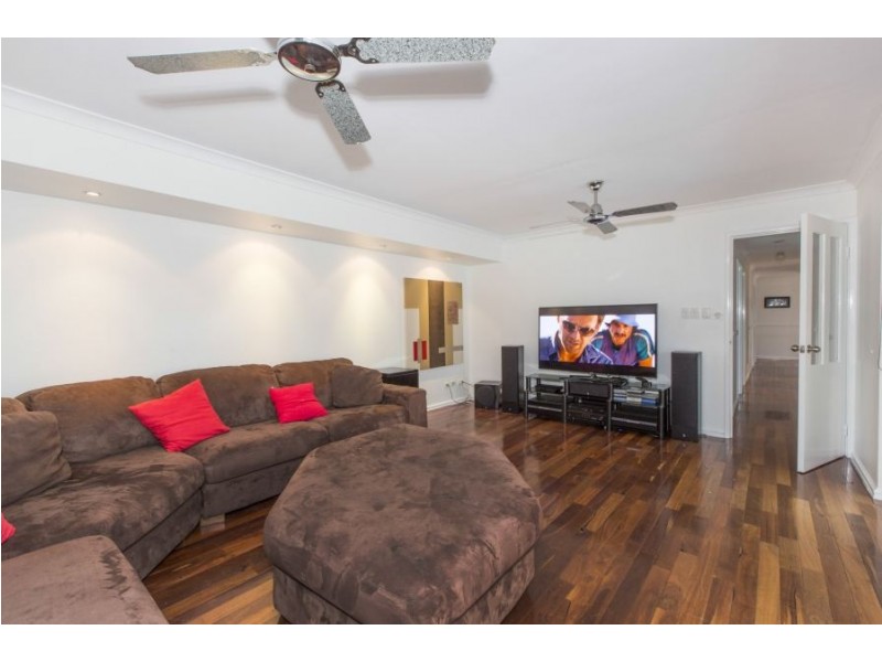 11 Nyinda Entrance, South Guildford WA 6055