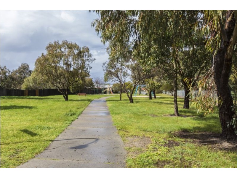 11 Nyinda Entrance, South Guildford WA 6055