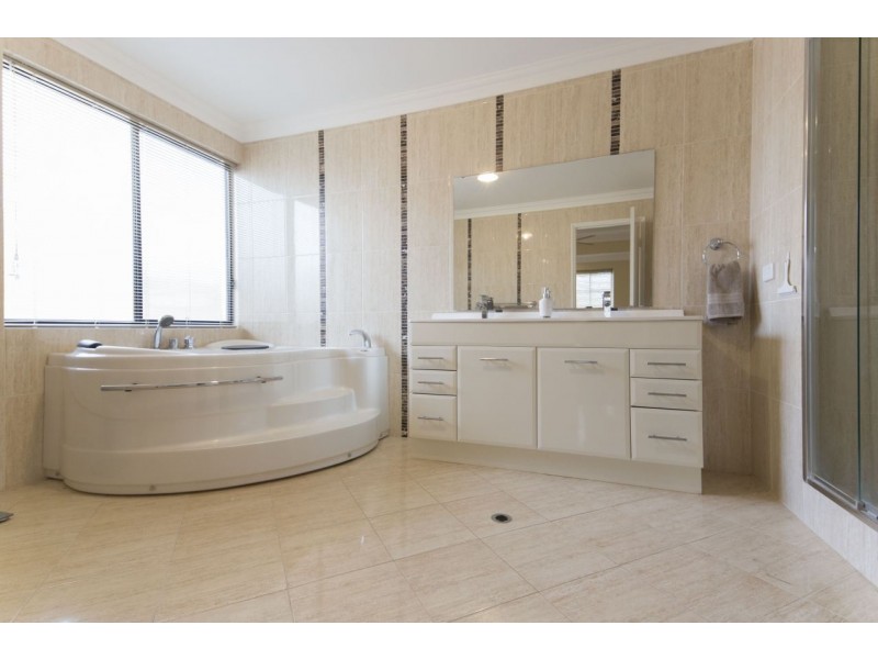 5 Januk Turn, South Guildford WA 6055