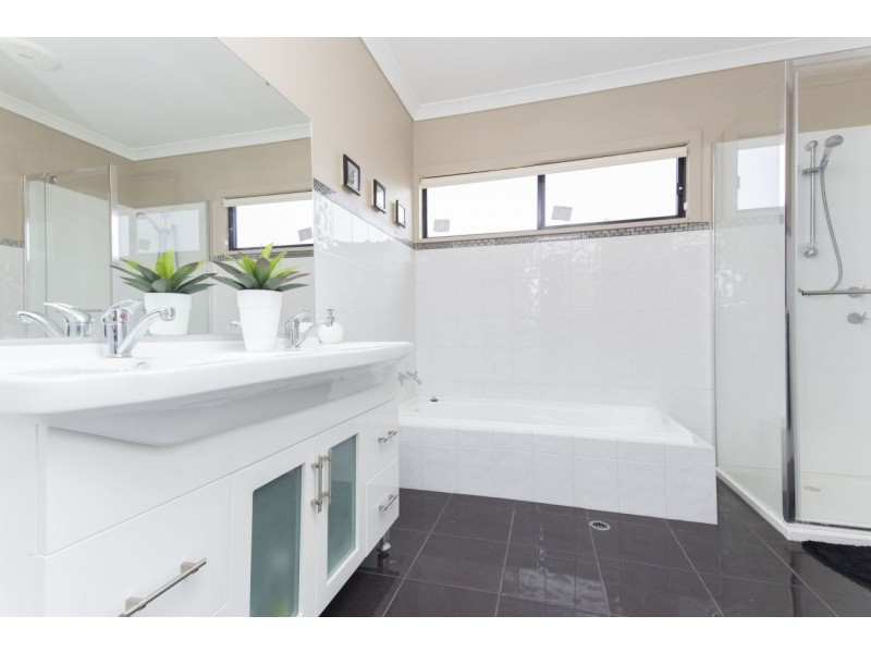 5 Januk Turn, South Guildford WA 6055