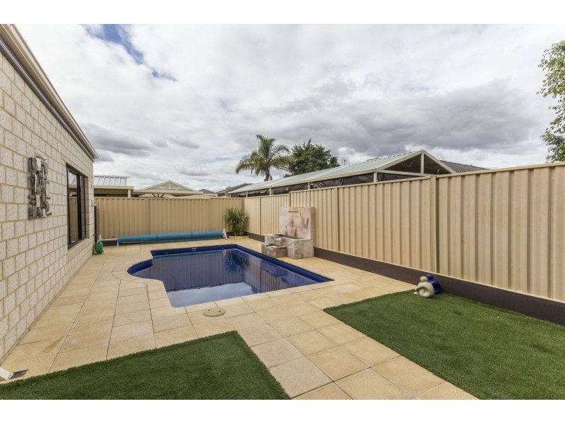 5 Januk Turn, South Guildford WA 6055