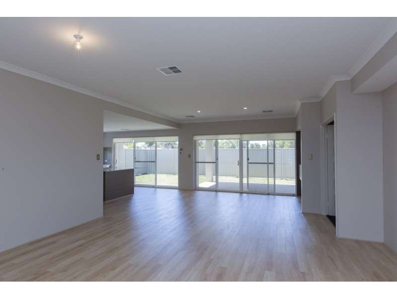 8 Cob Road, Henley Brook WA 6055