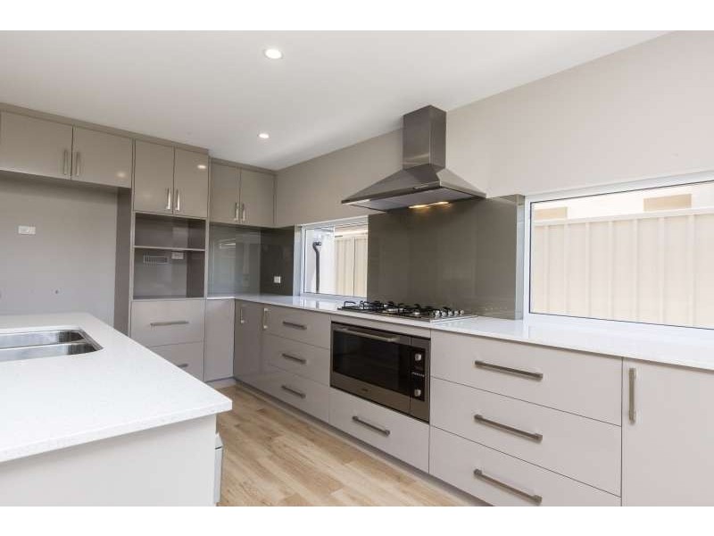 8 Cob Road, Henley Brook WA 6055