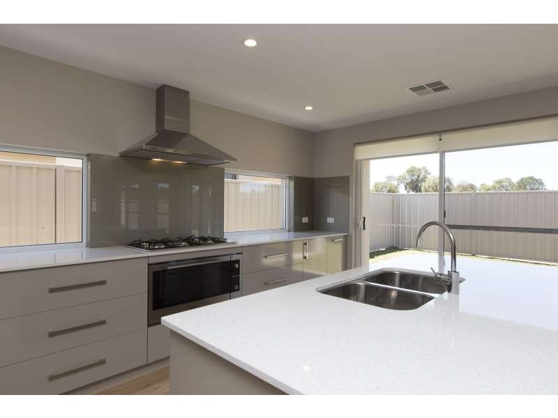 8 Cob Road, Henley Brook WA 6055