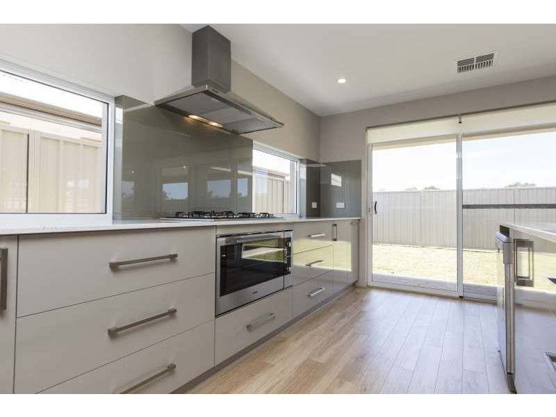 8 Cob Road, Henley Brook WA 6055