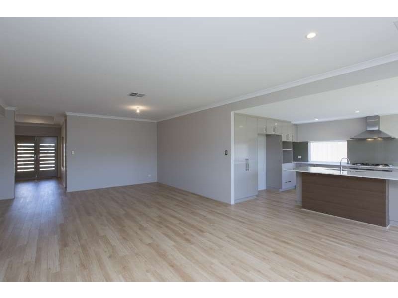 8 Cob Road, Henley Brook WA 6055