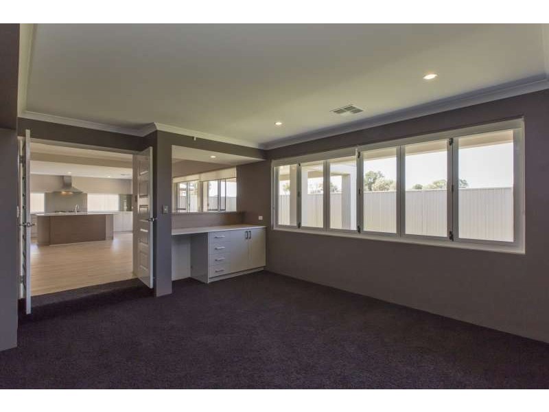 8 Cob Road, Henley Brook WA 6055