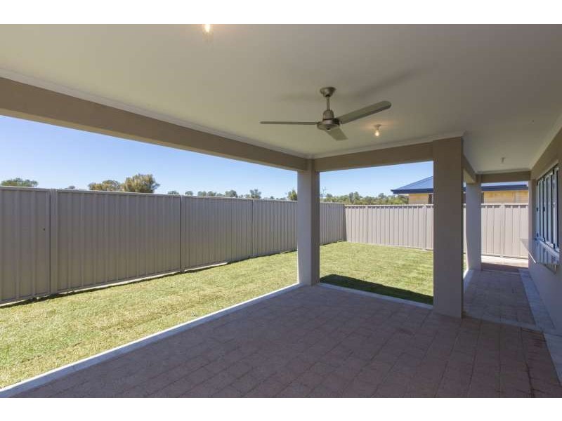 8 Cob Road, Henley Brook WA 6055