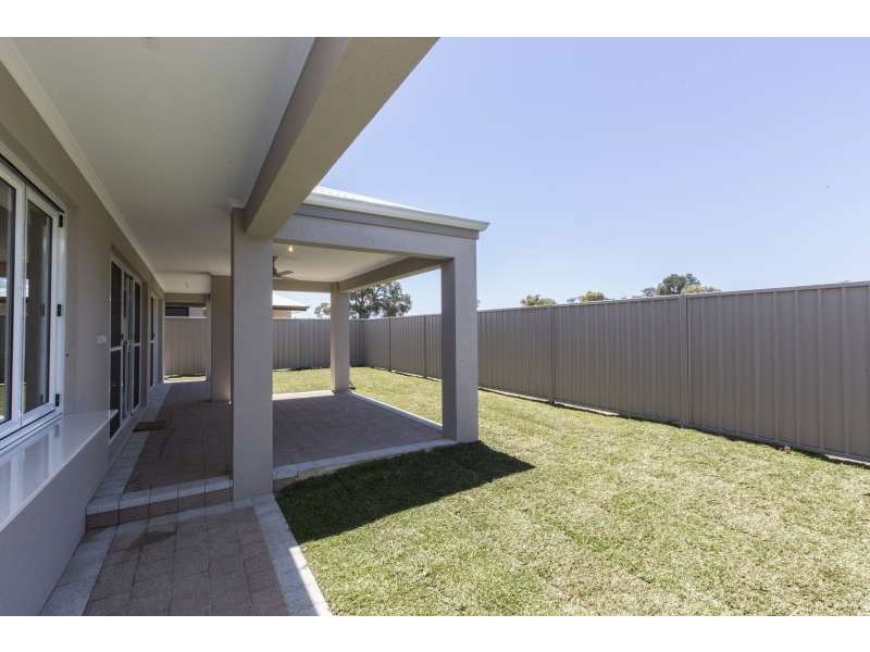 8 Cob Road, Henley Brook WA 6055