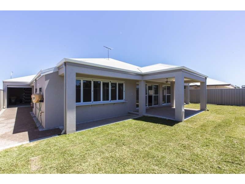 8 Cob Road, Henley Brook WA 6055