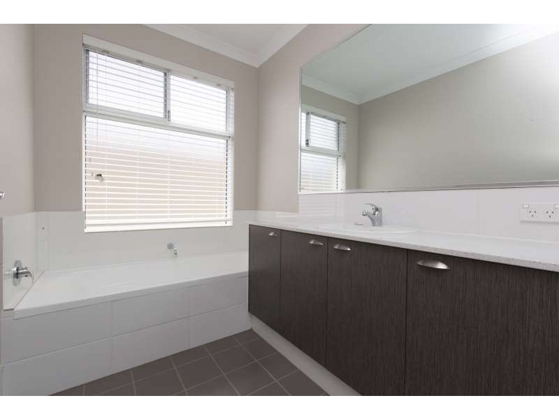 8 Cob Road, Henley Brook WA 6055