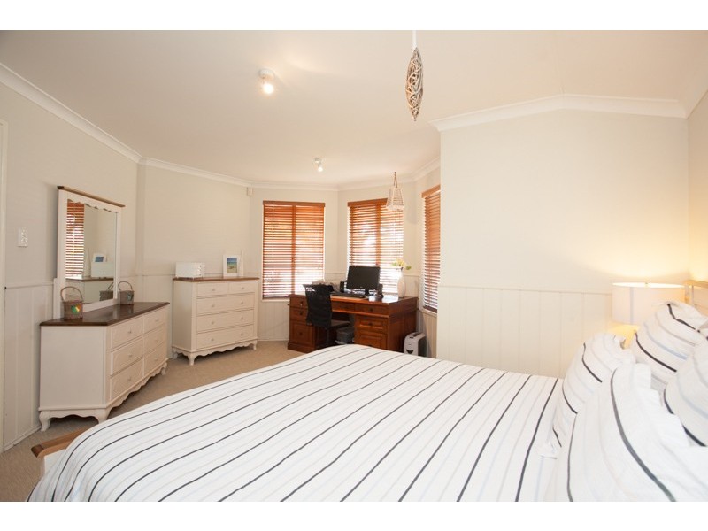 5 Warnt Court, South Guildford WA 6055