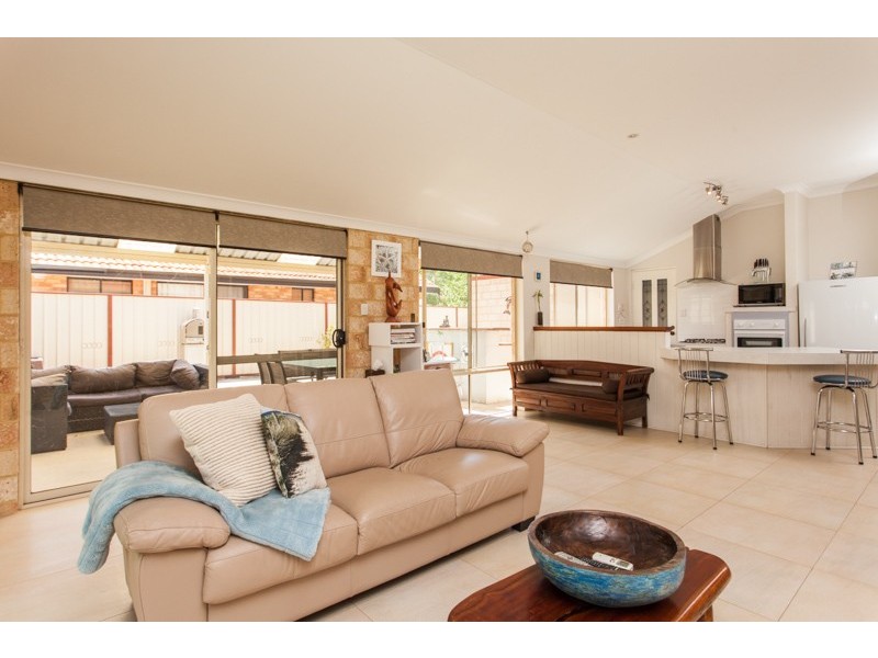 5 Warnt Court, South Guildford WA 6055