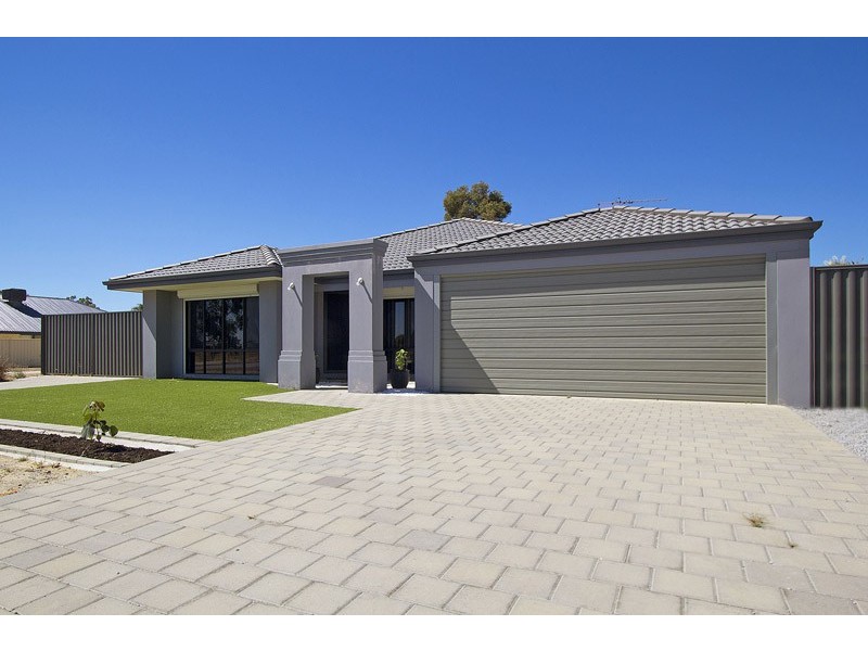 33 lovett drive, Forrestfield WA 6058