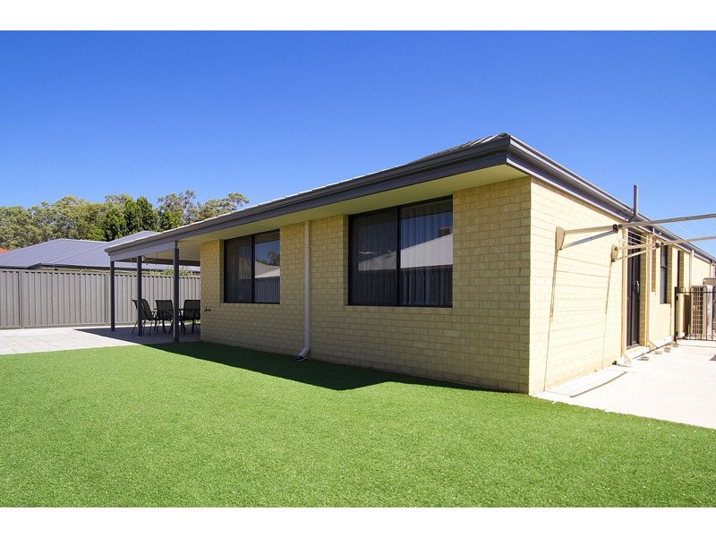 33 lovett drive, Forrestfield WA 6058