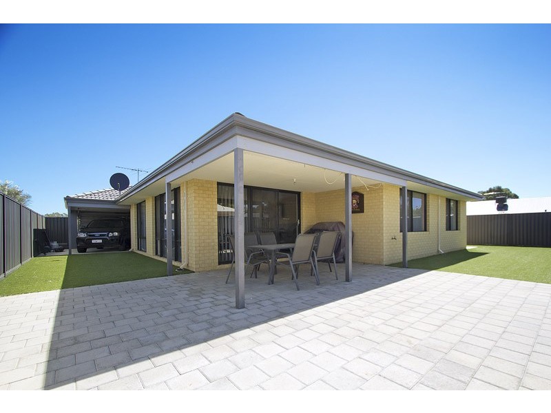 33 lovett drive, Forrestfield WA 6058