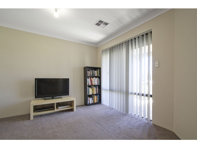 33 lovett drive, Forrestfield WA 6058