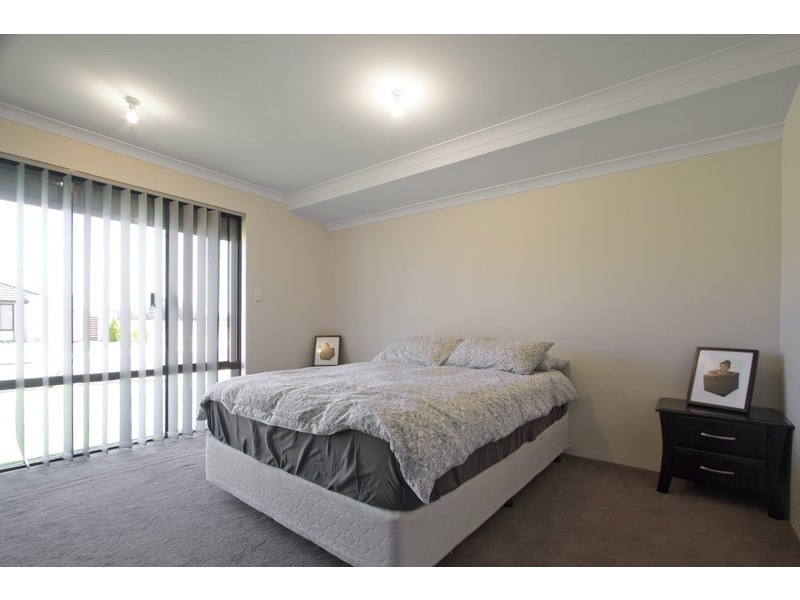 33 lovett drive, Forrestfield WA 6058