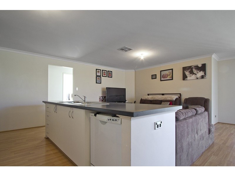 33 lovett drive, Forrestfield WA 6058