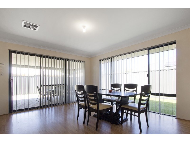 33 lovett drive, Forrestfield WA 6058